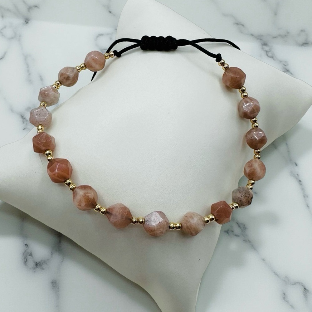 Sophisticated Gold and Brown Bracelet with Adjustable Fit
